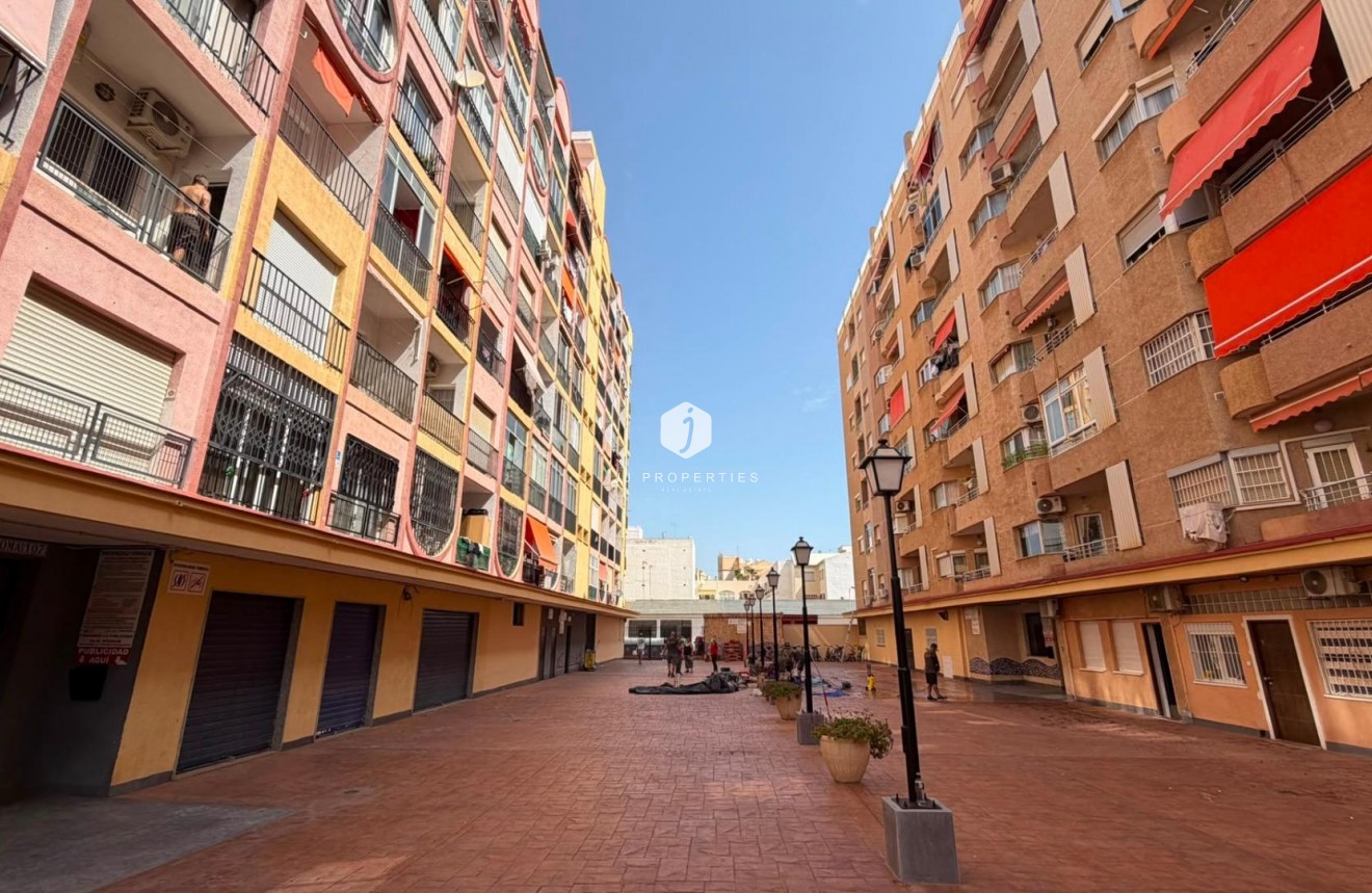 D'occasion - Appartement -
Torrevieja - Habaneras