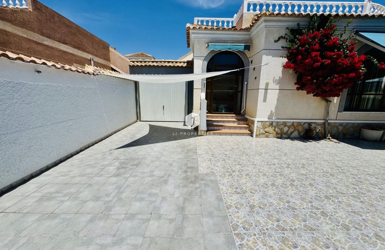 Segunda mano - Villa -
Torrevieja - La Siesta - El Salado - Torreta