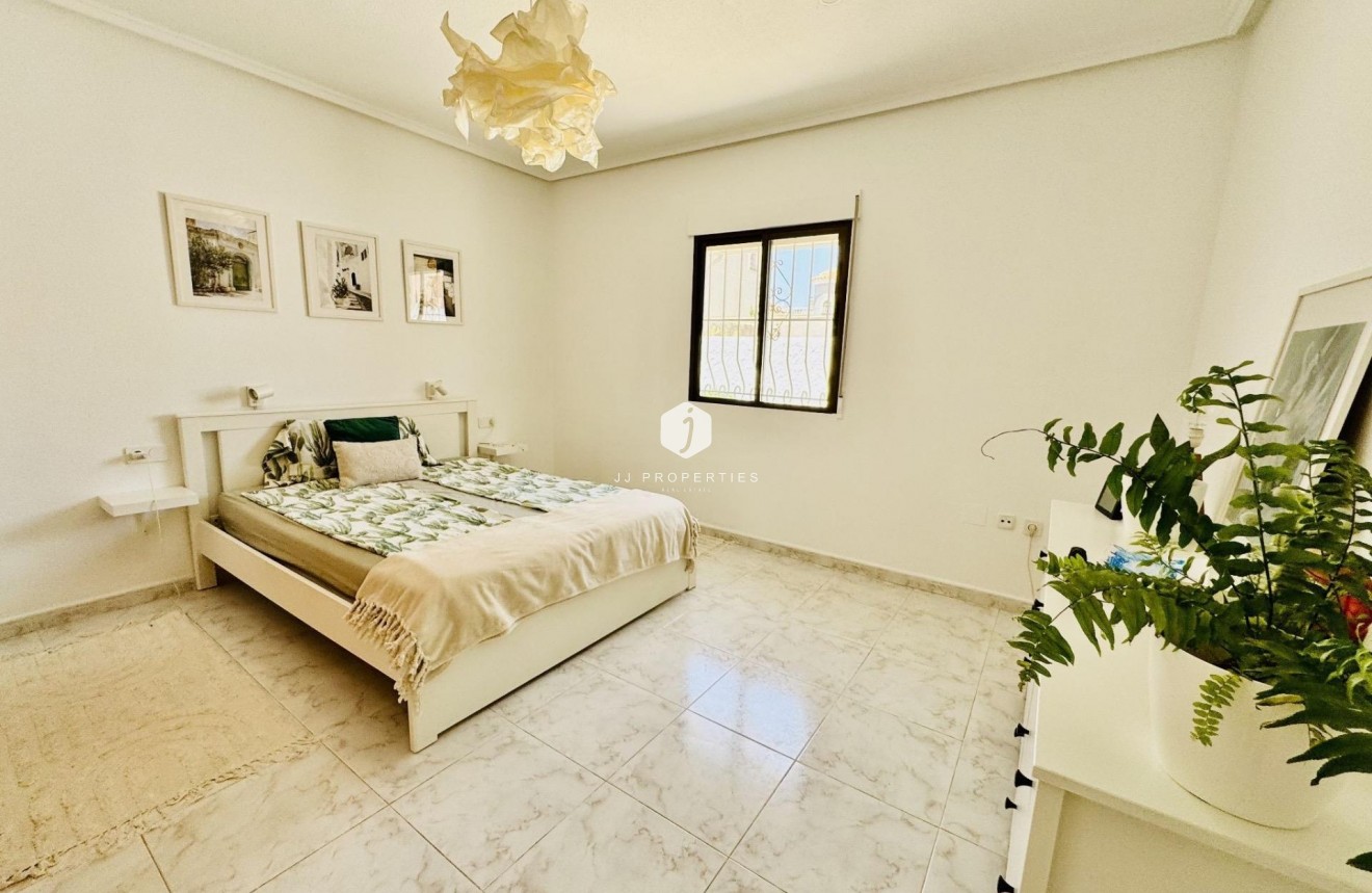Segunda mano - Villa -
Torrevieja - La Siesta - El Salado - Torreta