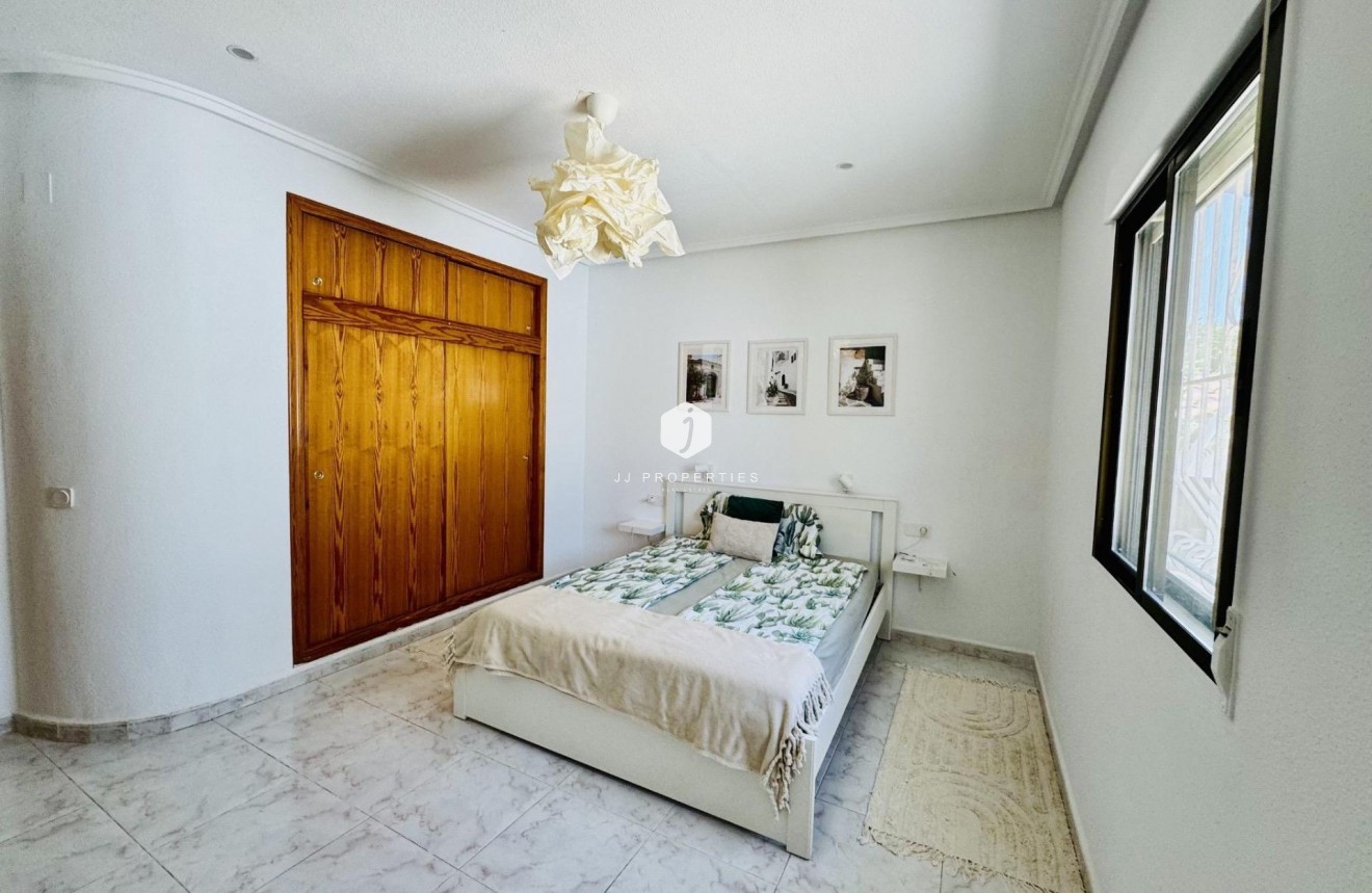 Segunda mano - Villa -
Torrevieja - La Siesta - El Salado - Torreta