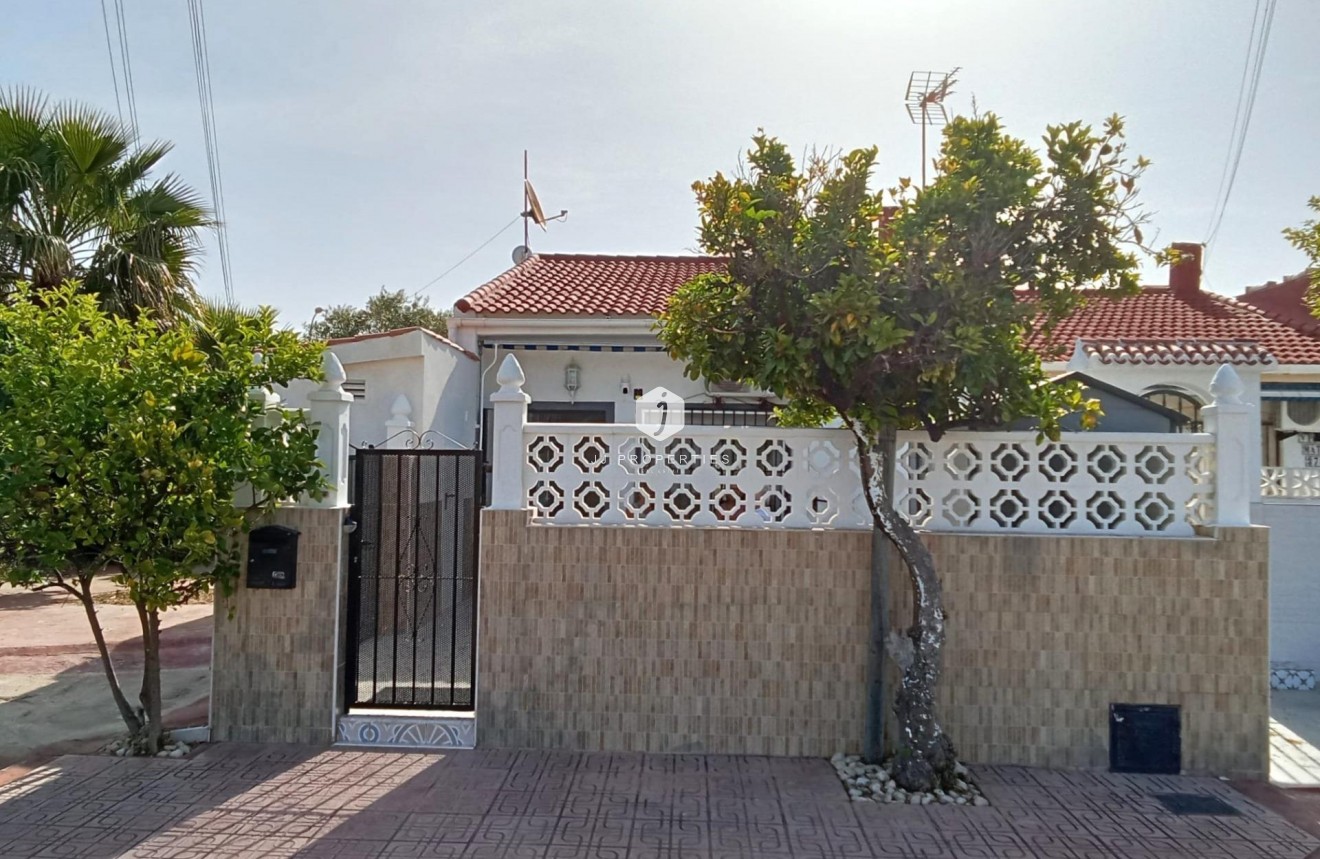 Tweedehands - Bungalow -
Torrevieja - Torretas