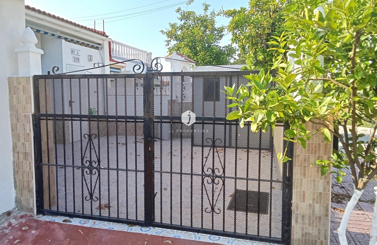 Resale - Bungalow -
Torrevieja - Torretas