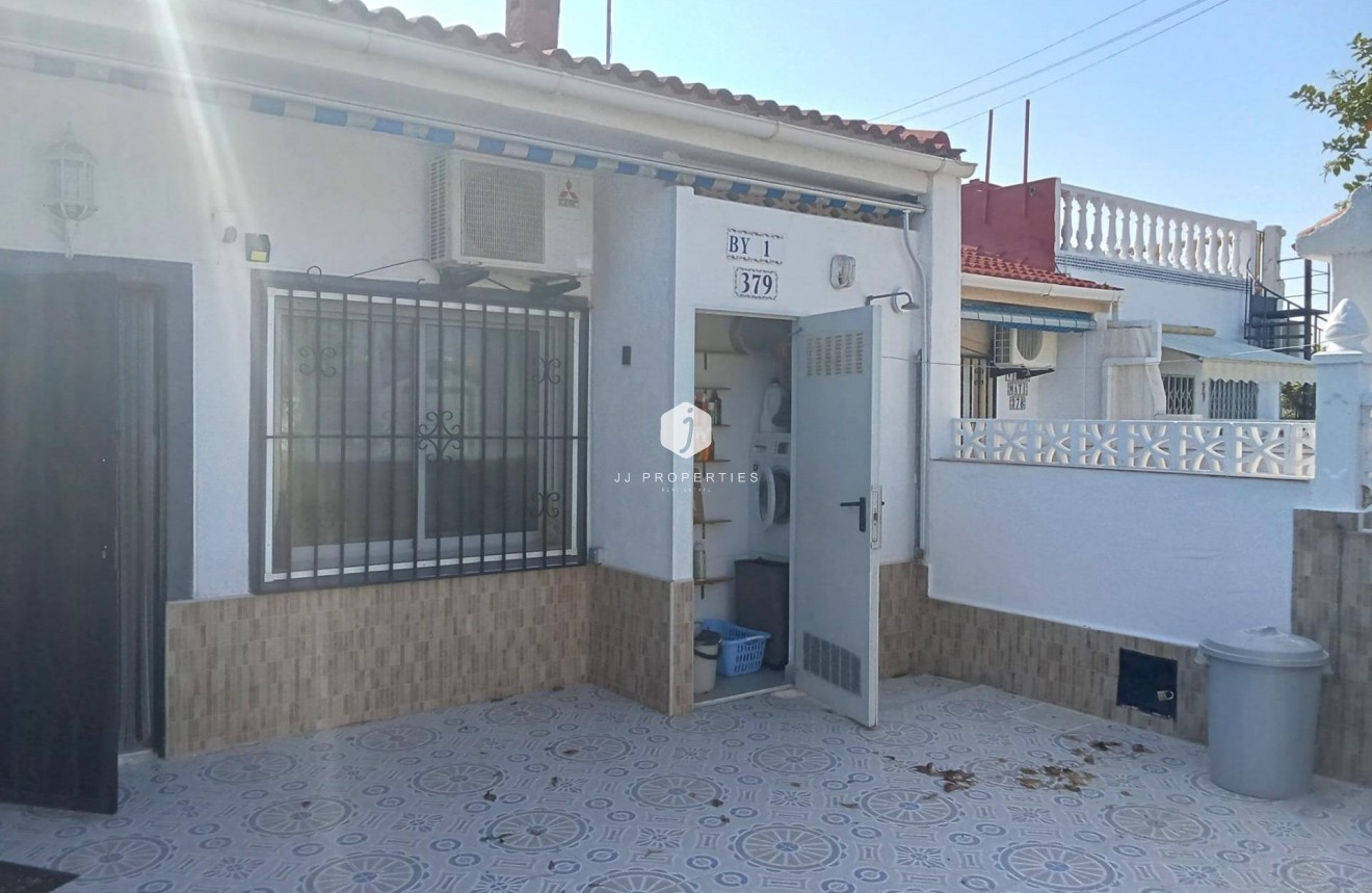 Resale - Bungalow -
Torrevieja - Torretas