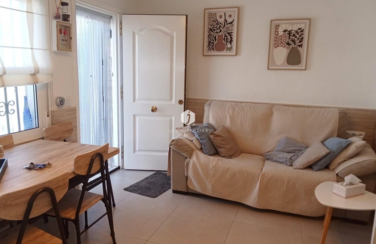 Resale - Bungalow -
Torrevieja - Torretas