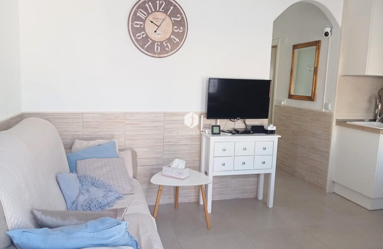 Resale - Bungalow -
Torrevieja - Torretas