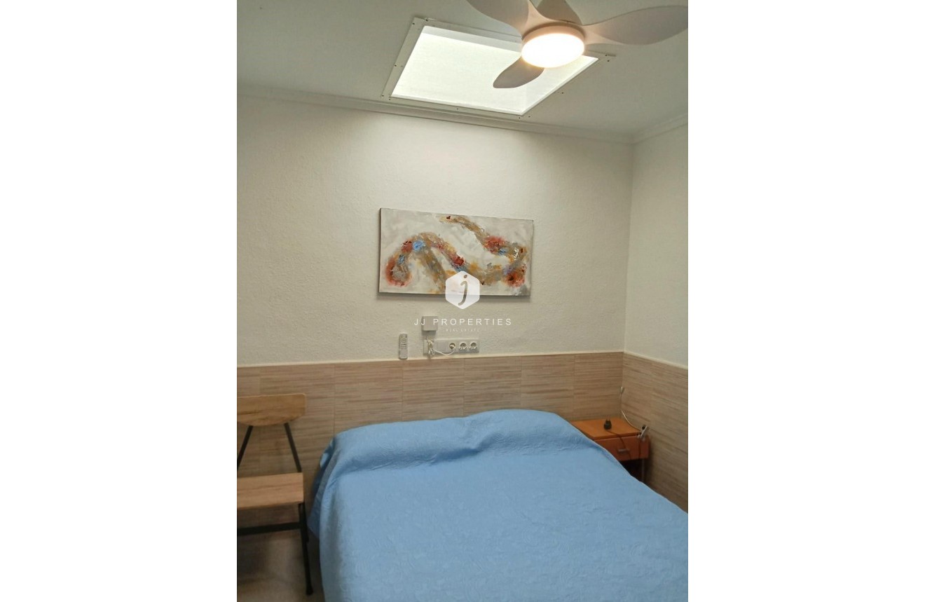 Resale - Bungalow -
Torrevieja - Torretas