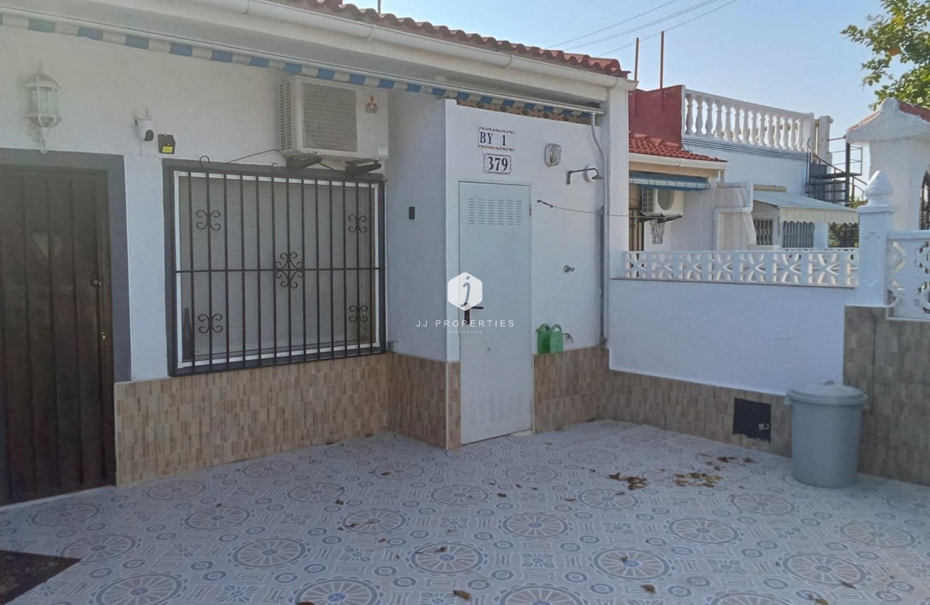 Resale - Bungalow -
Torrevieja - Torretas