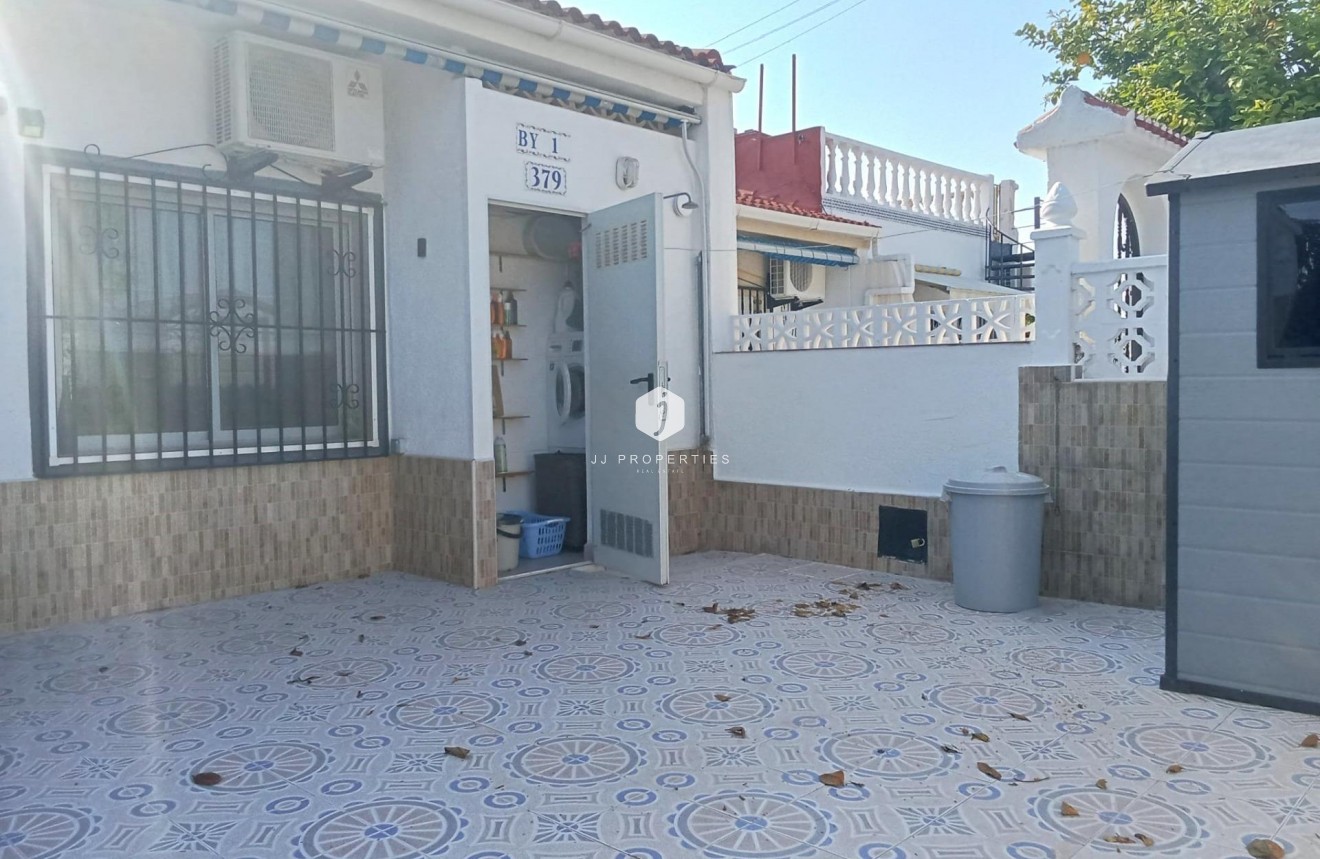 Resale - Bungalow -
Torrevieja - Torretas