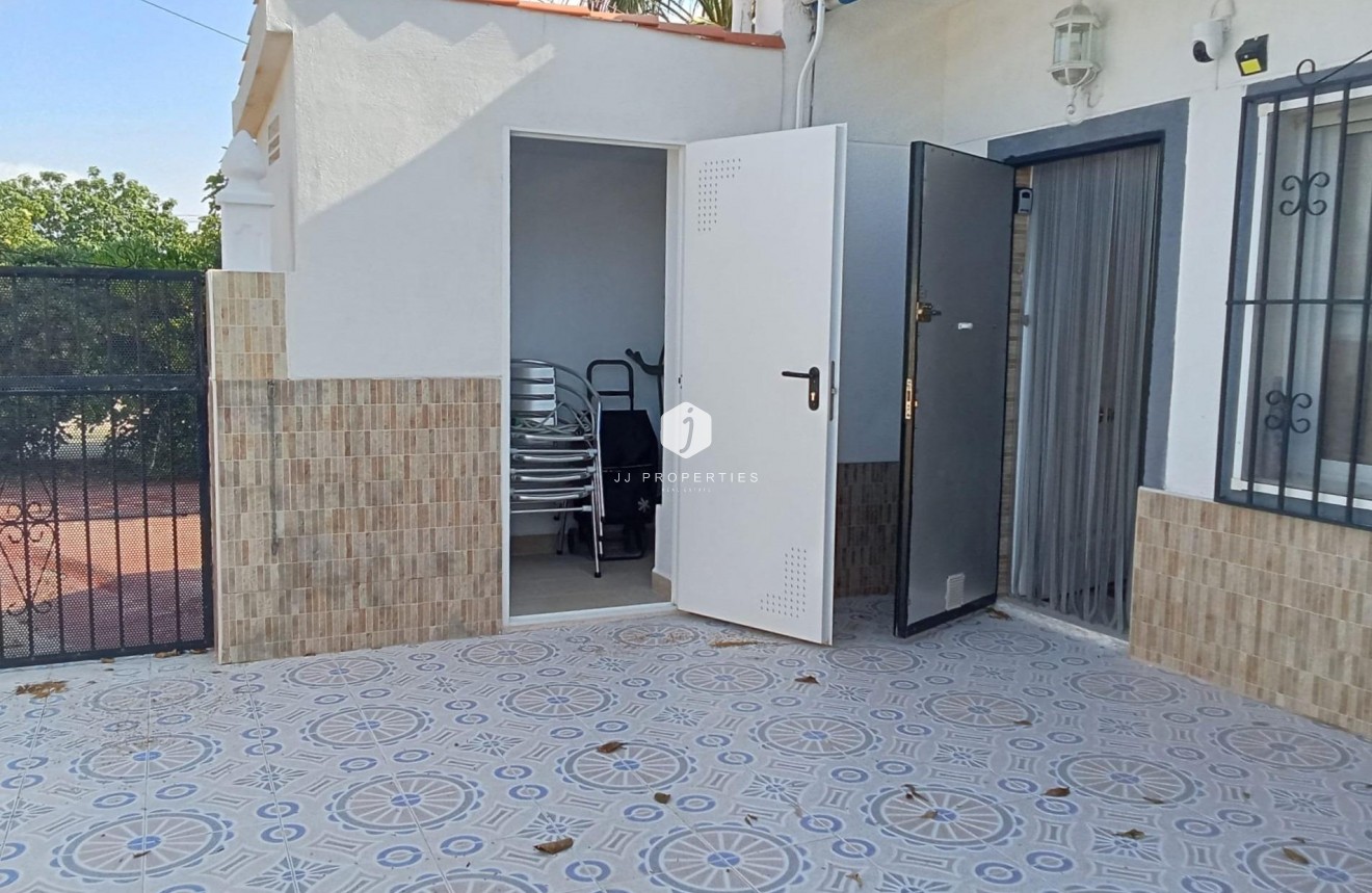 Resale - Bungalow -
Torrevieja - Torretas
