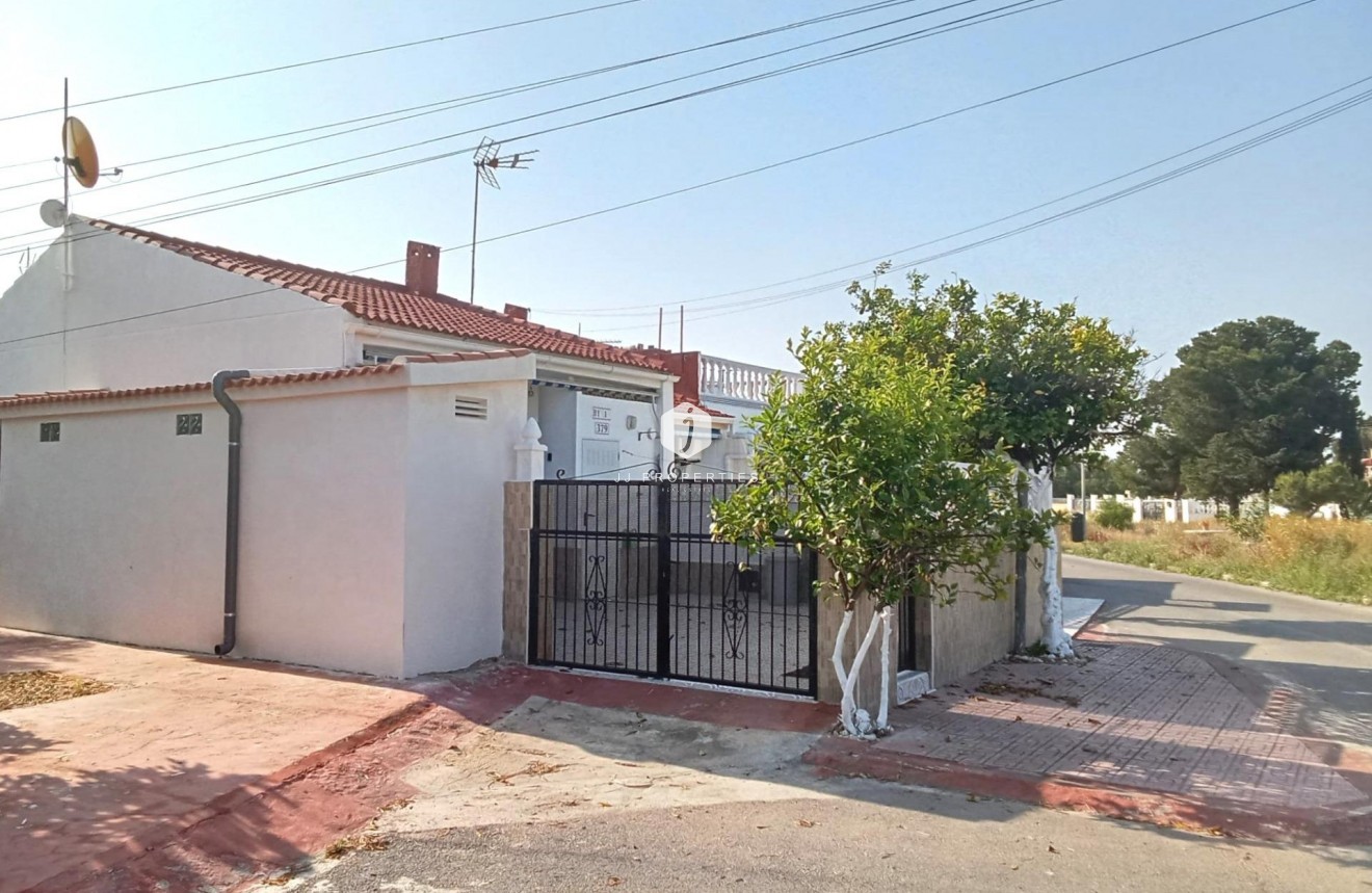 Resale - Bungalow -
Torrevieja - Torretas