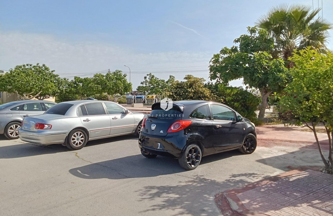 Resale - Bungalow -
Torrevieja - Torretas