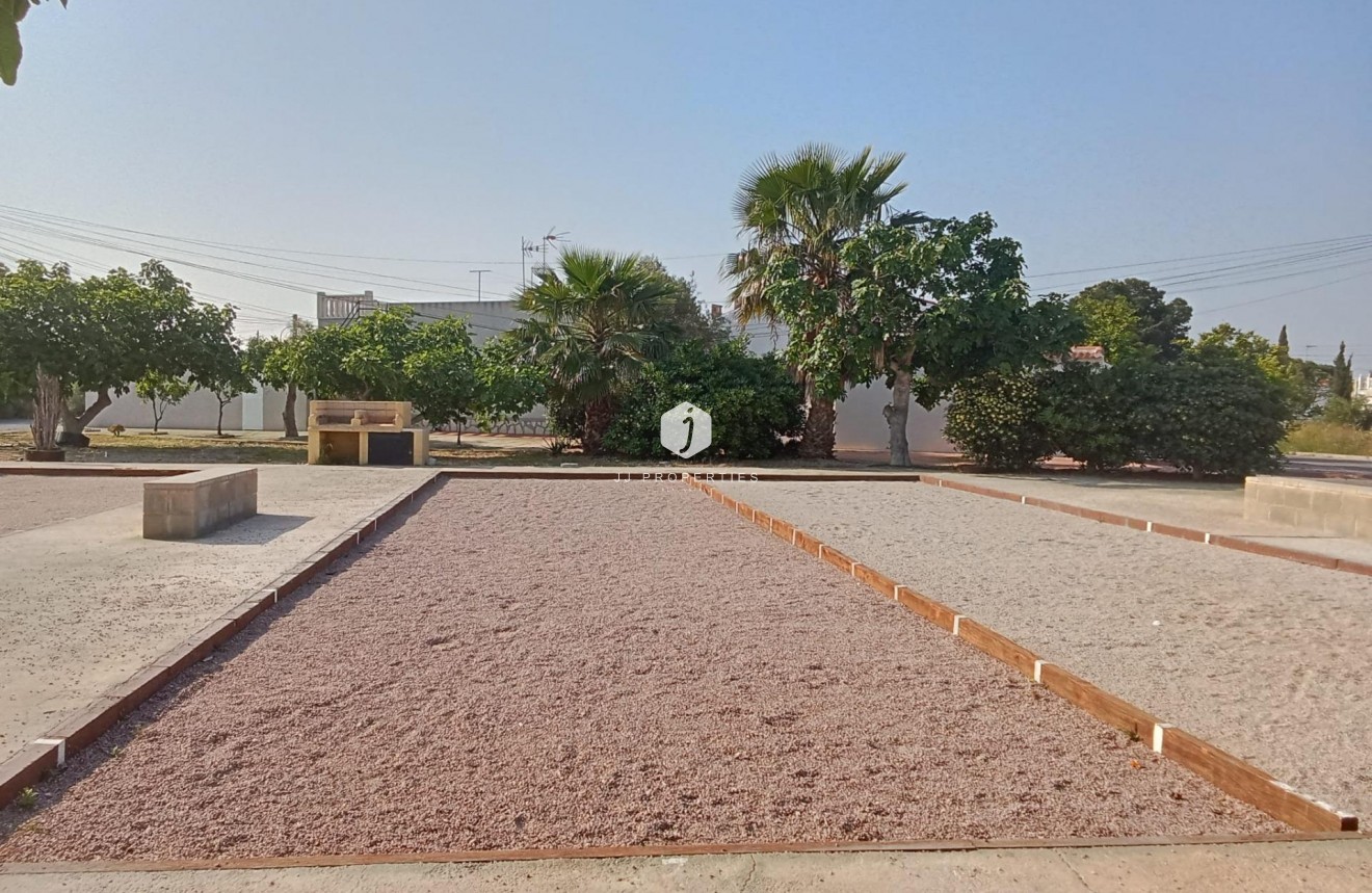Resale - Bungalow -
Torrevieja - Torretas
