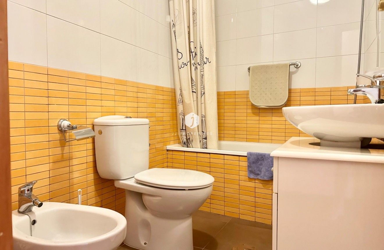 D'occasion - Appartement -
Torrevieja - Centro