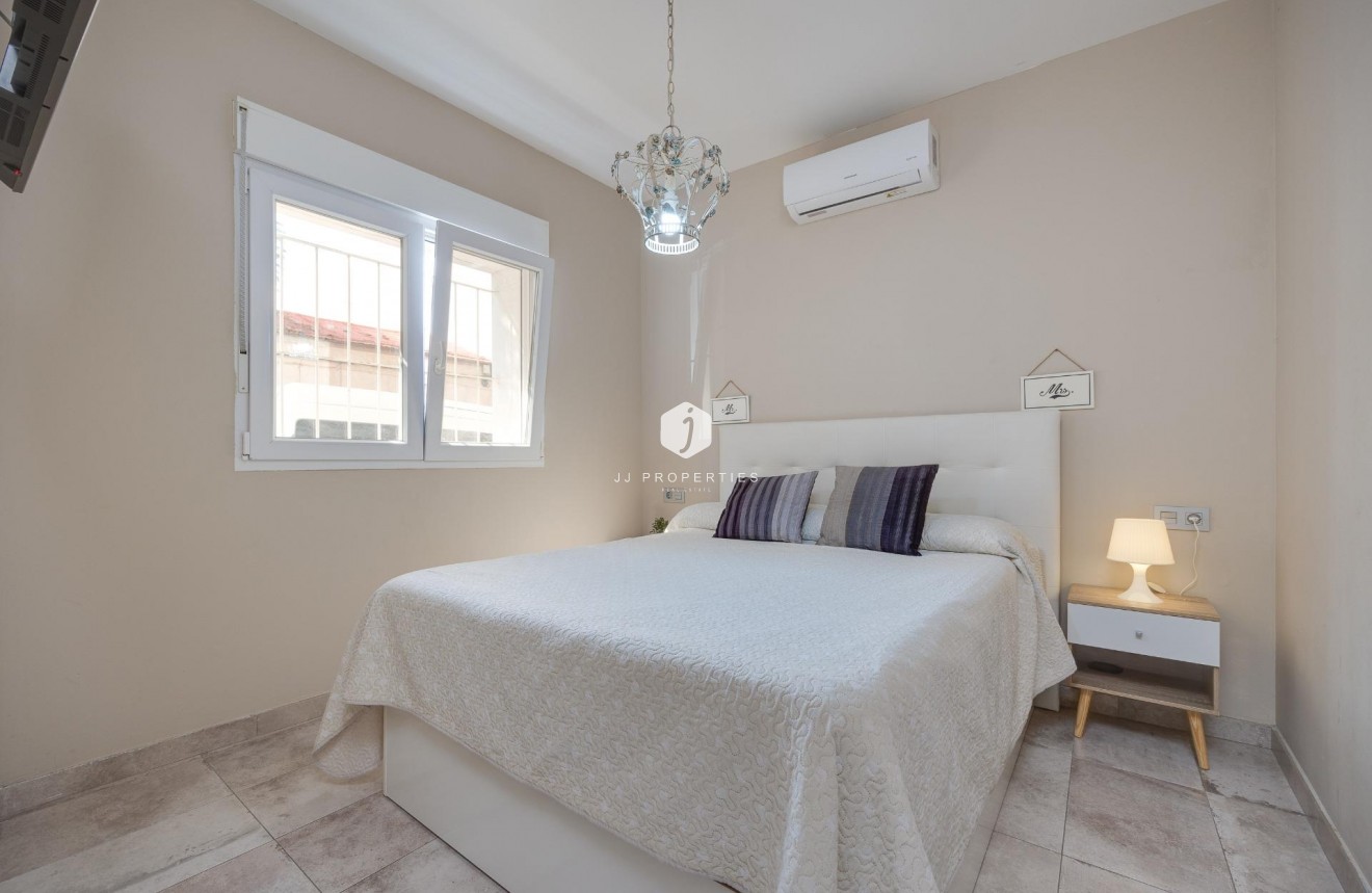 D'occasion - Chalet -
Torrevieja - Centro