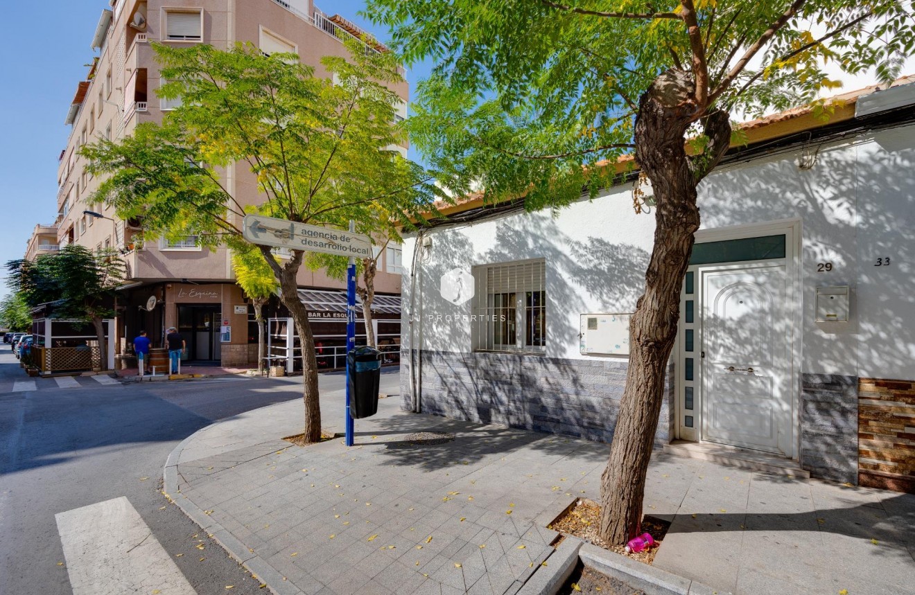 D'occasion - Chalet -
Torrevieja - Centro