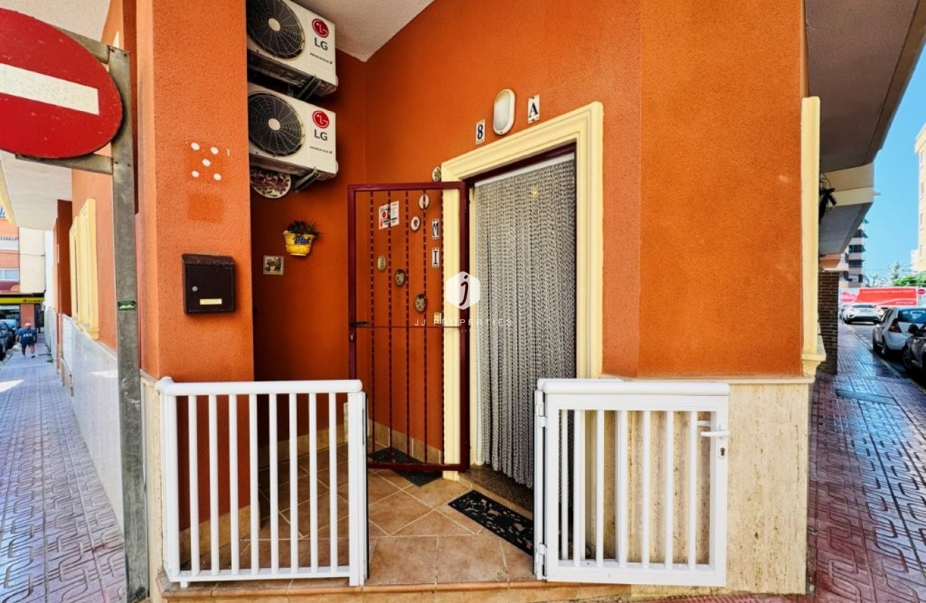 Resale - Apartment / flat -
La Mata - Costa Blanca