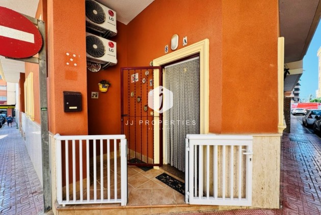 Resale - Apartment / flat -
La Mata - Costa Blanca