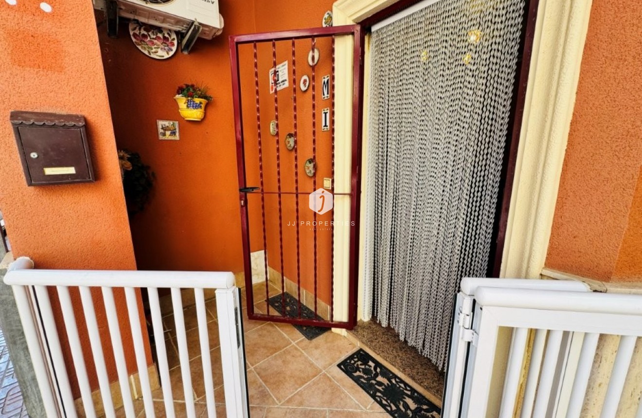 Resale - Apartment / flat -
La Mata - Costa Blanca