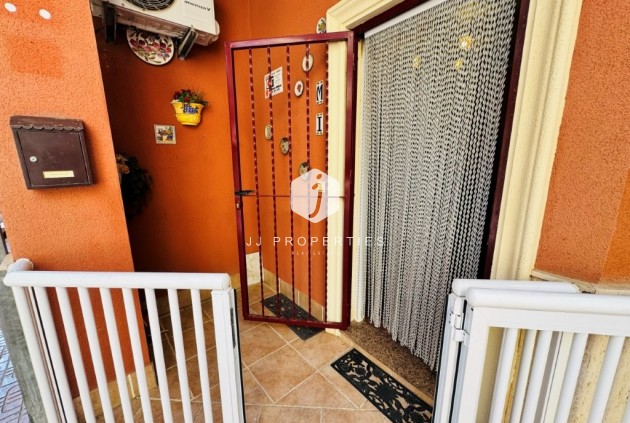 Resale - Apartment / flat -
La Mata - Costa Blanca