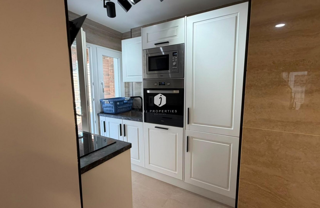 Resale - Apartment / flat -
Torrevieja - Playa del Cura