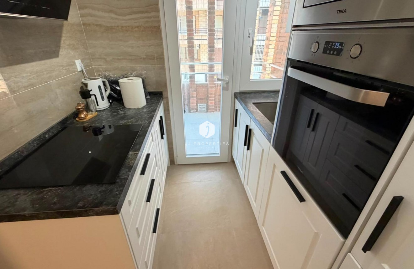 Resale - Apartment / flat -
Torrevieja - Playa del Cura