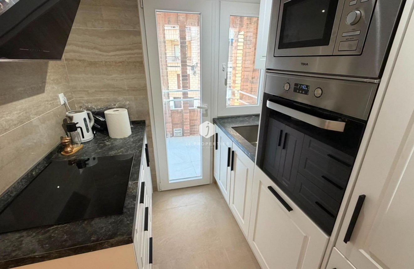Resale - Apartment / flat -
Torrevieja - Playa del Cura