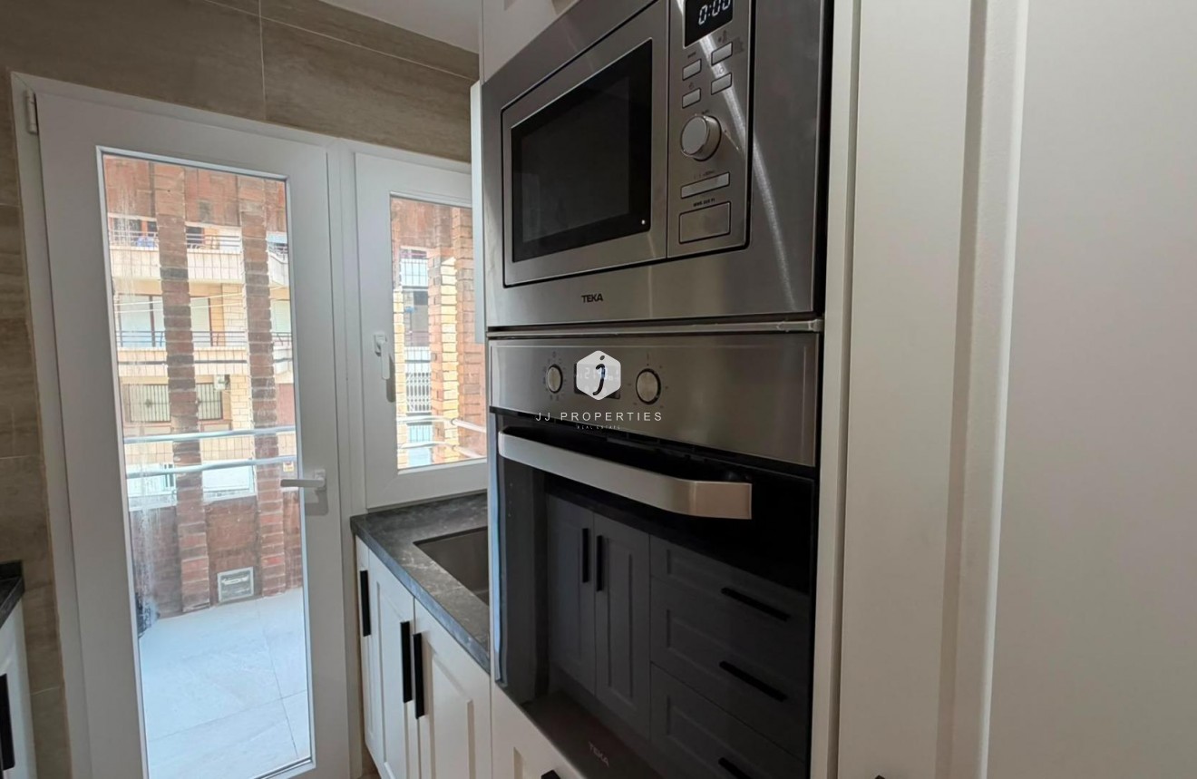 Resale - Apartment / flat -
Torrevieja - Playa del Cura