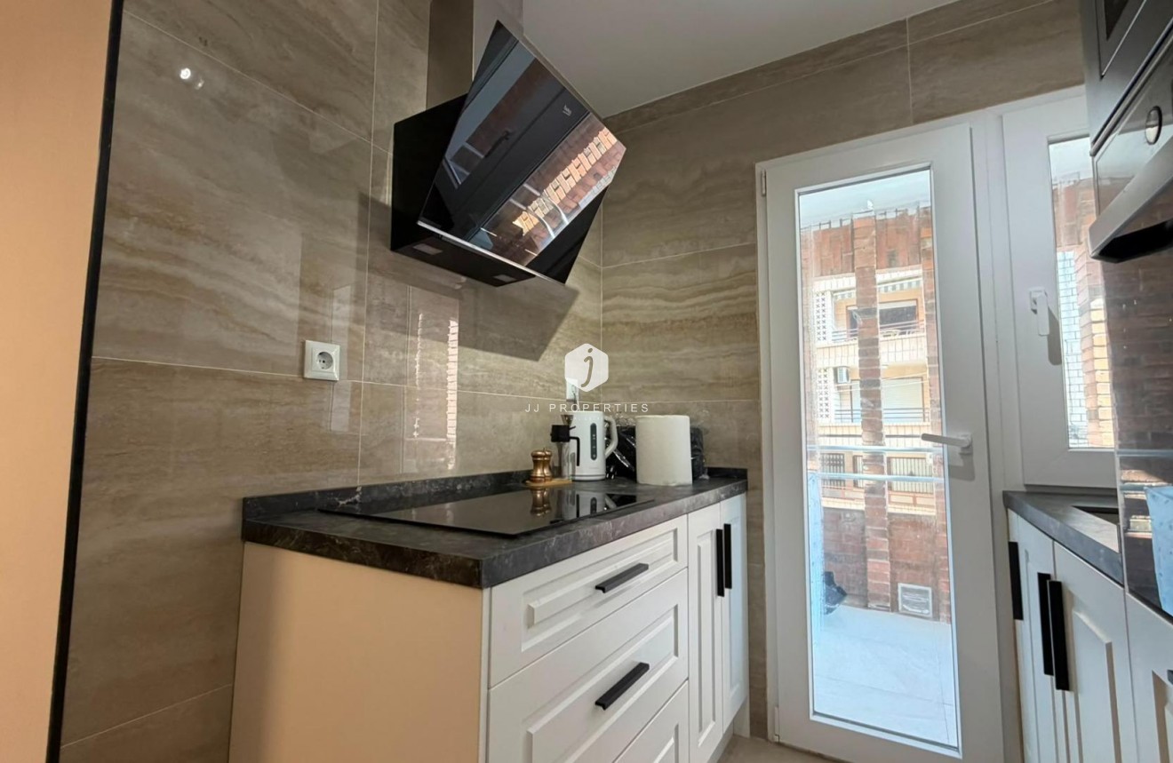 Resale - Apartment / flat -
Torrevieja - Playa del Cura