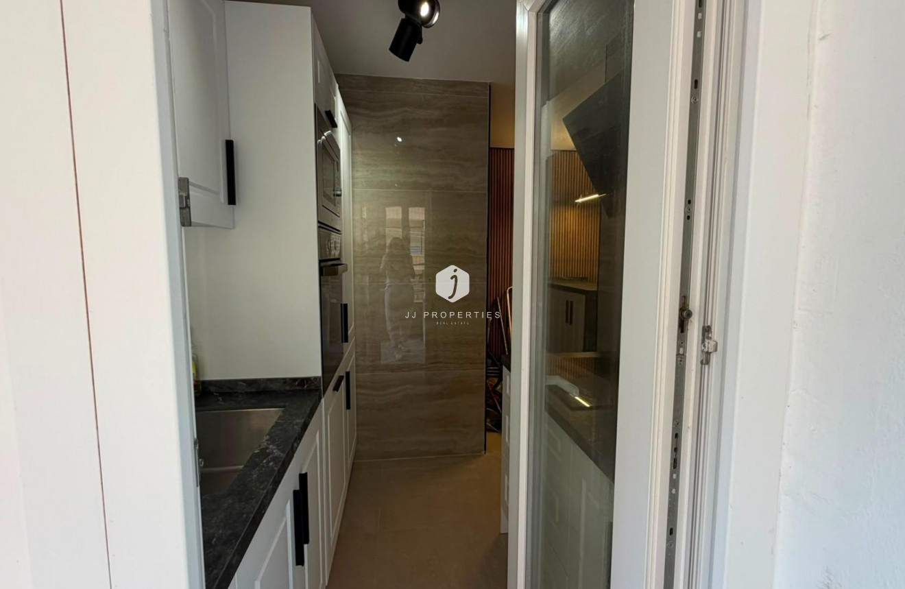 Resale - Apartment / flat -
Torrevieja - Playa del Cura