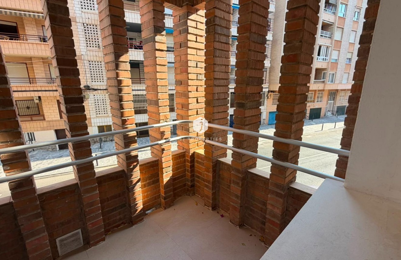 Resale - Apartment / flat -
Torrevieja - Playa del Cura