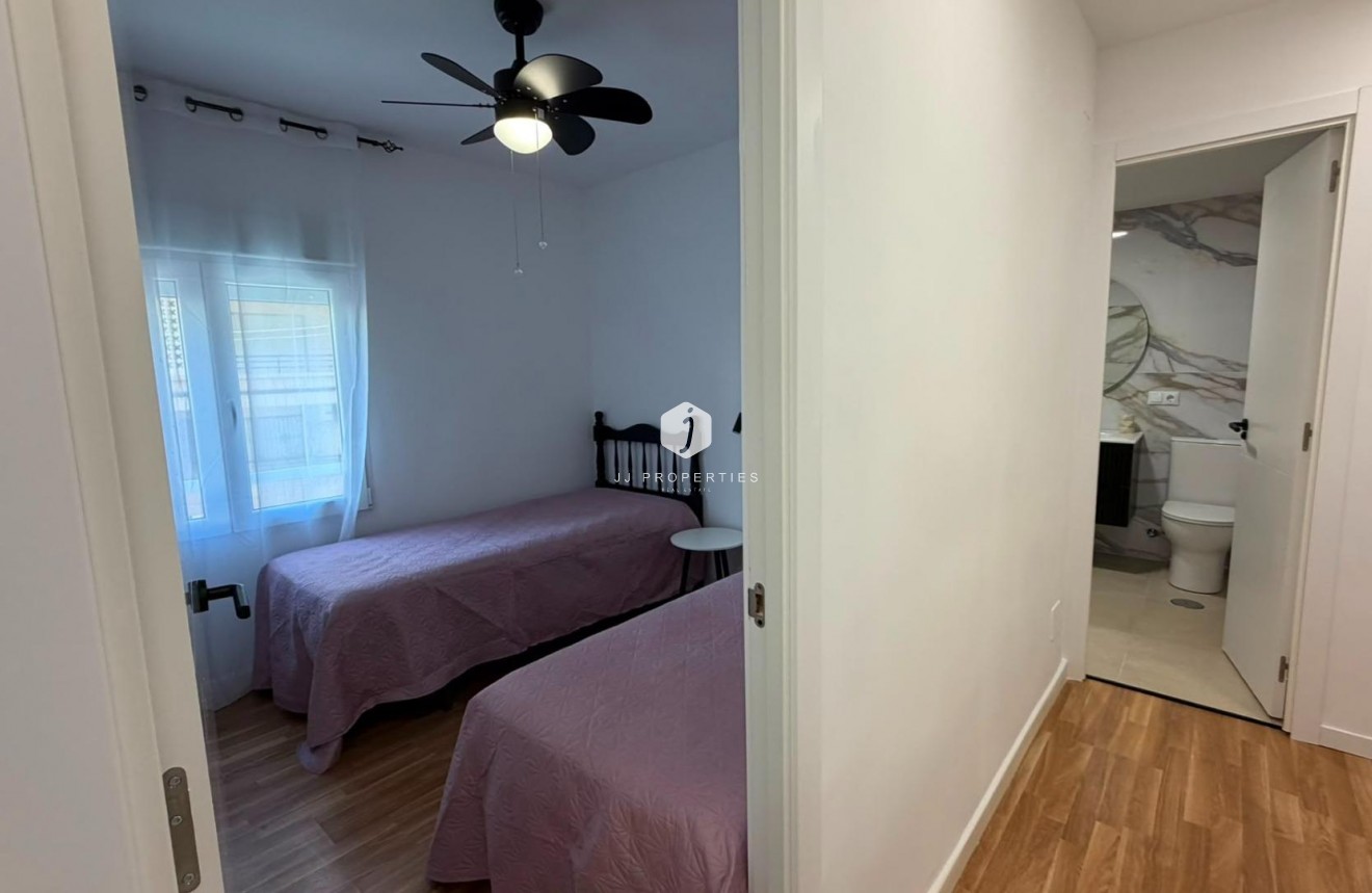 Resale - Apartment / flat -
Torrevieja - Playa del Cura