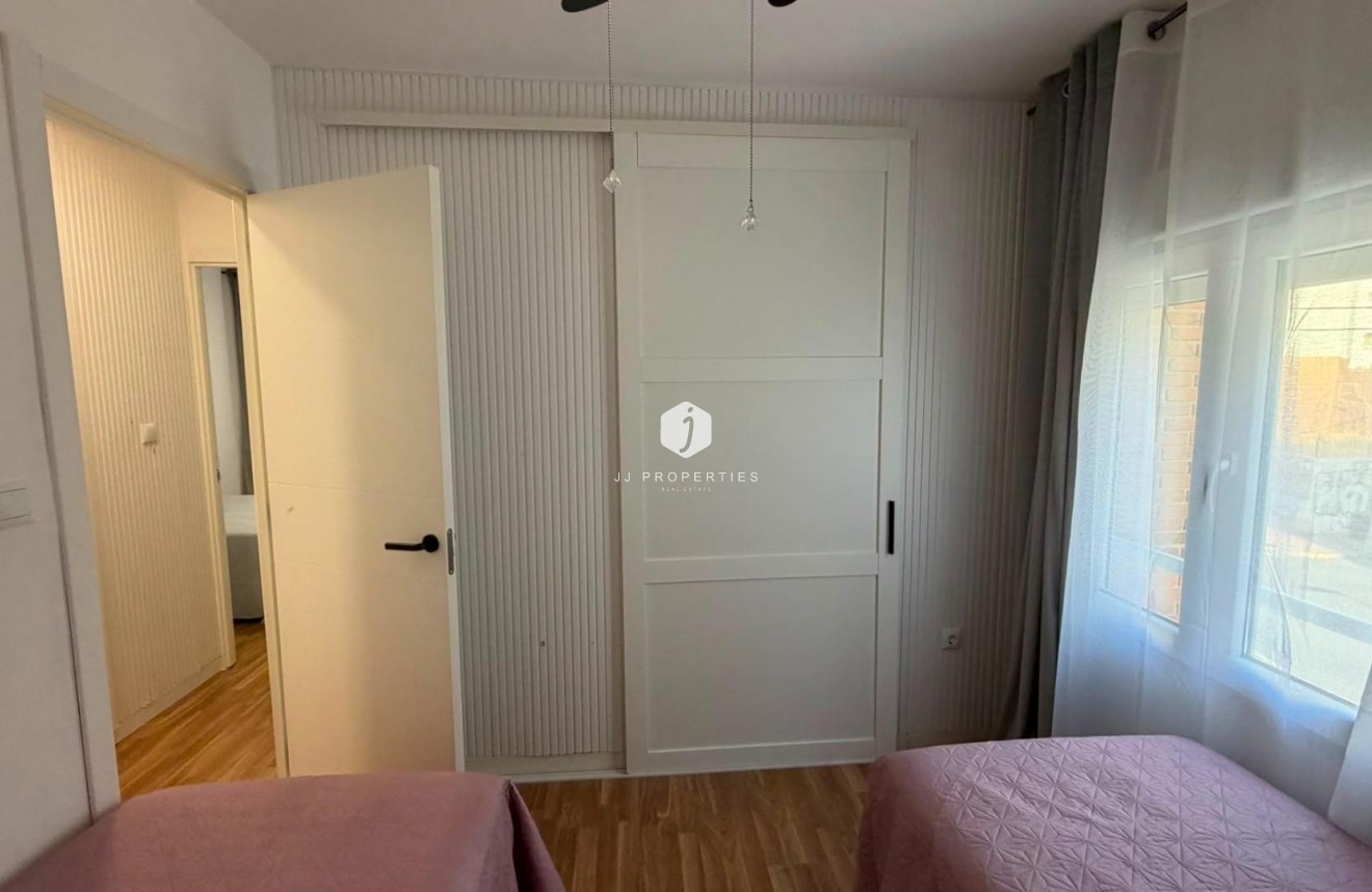 Resale - Apartment / flat -
Torrevieja - Playa del Cura