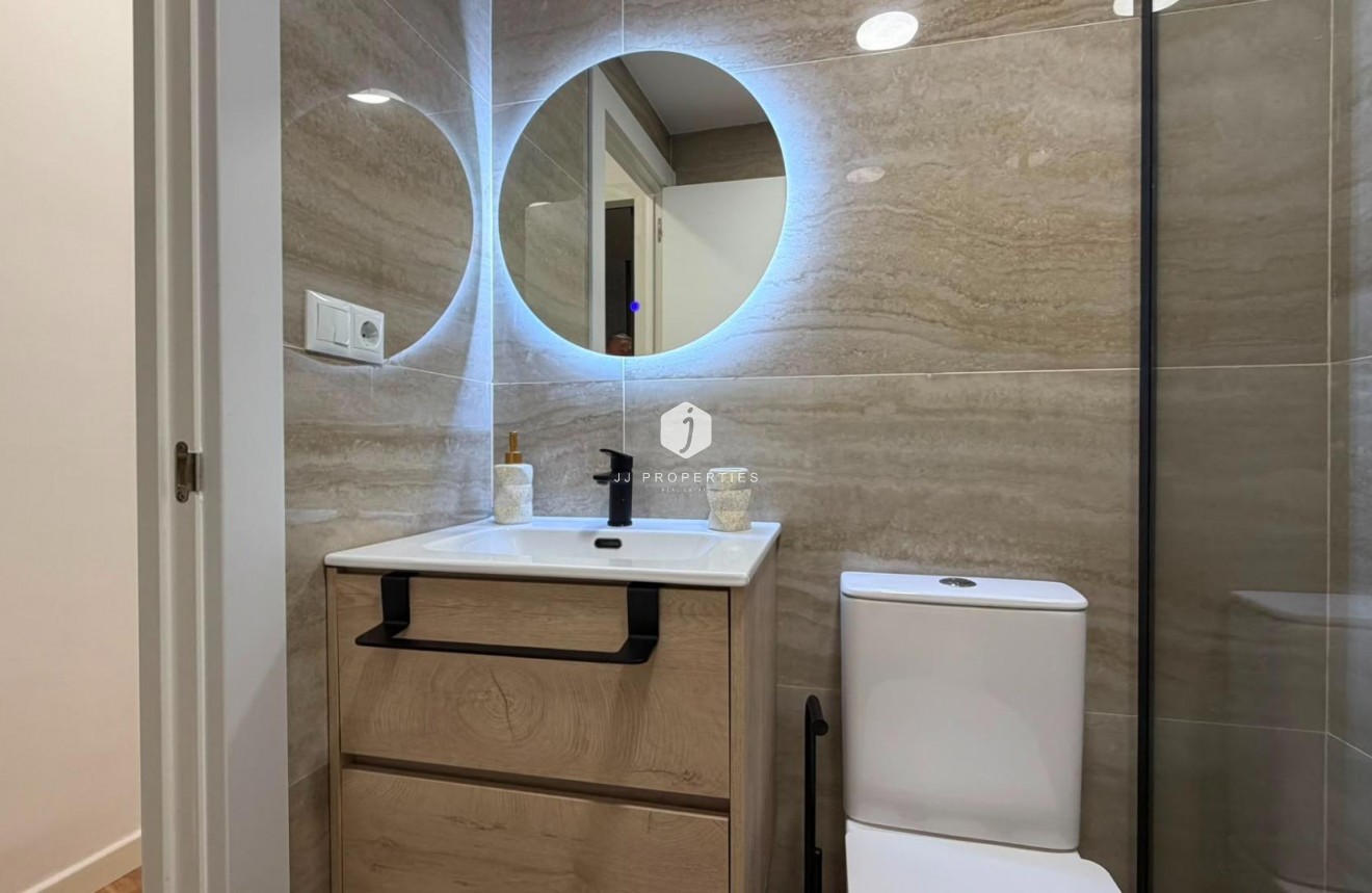 Resale - Apartment / flat -
Torrevieja - Playa del Cura