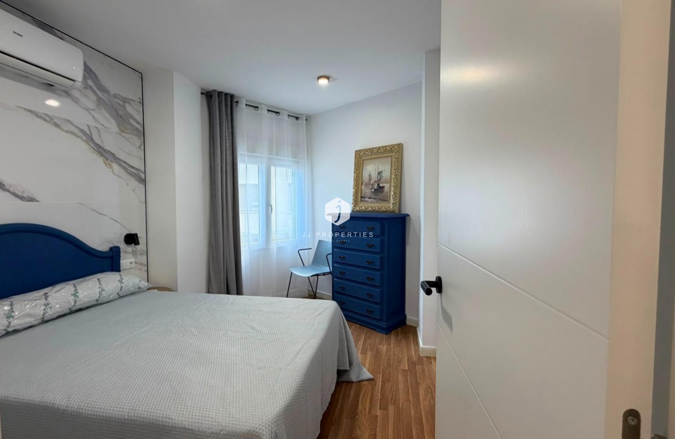 Resale - Apartment / flat -
Torrevieja - Playa del Cura