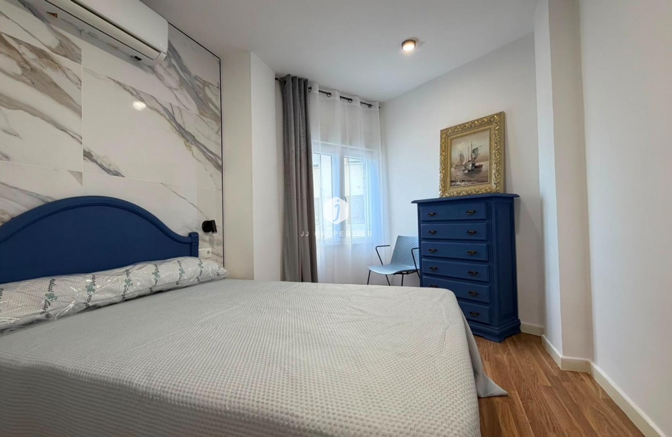 Resale - Apartment / flat -
Torrevieja - Playa del Cura
