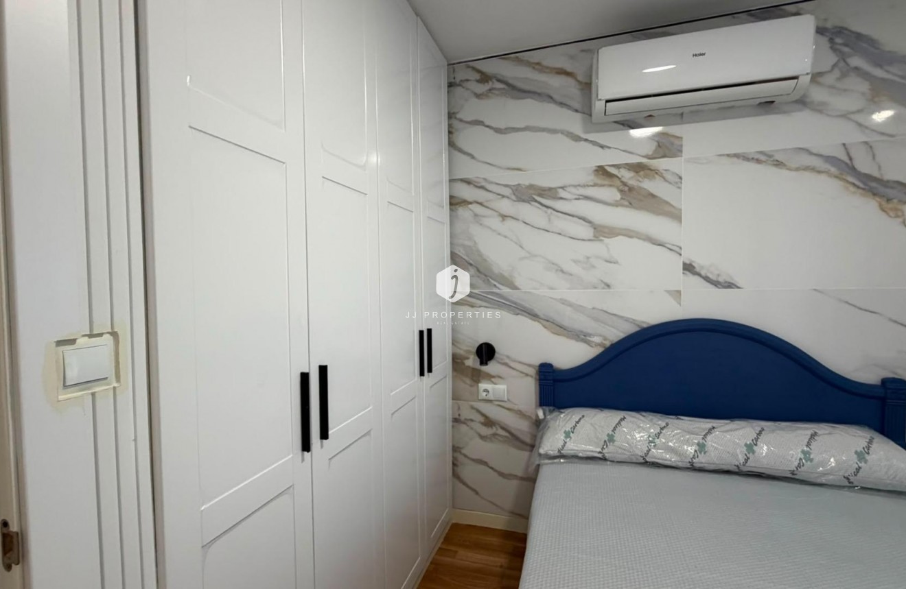 Resale - Apartment / flat -
Torrevieja - Playa del Cura