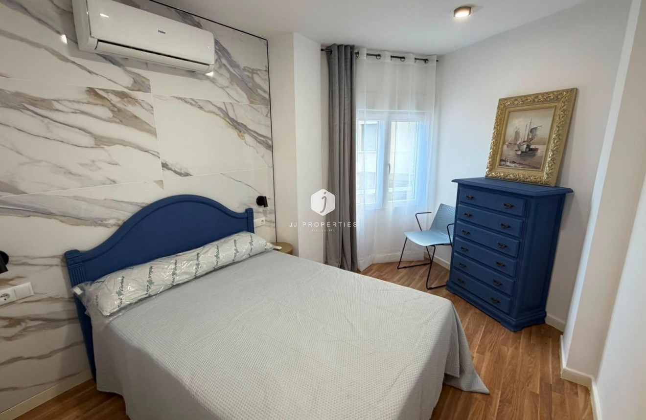 Resale - Apartment / flat -
Torrevieja - Playa del Cura