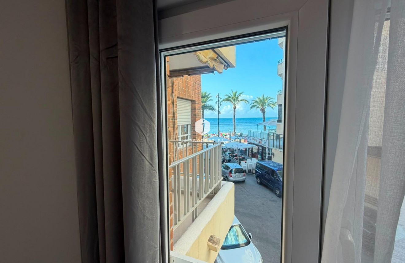 Resale - Apartment / flat -
Torrevieja - Playa del Cura