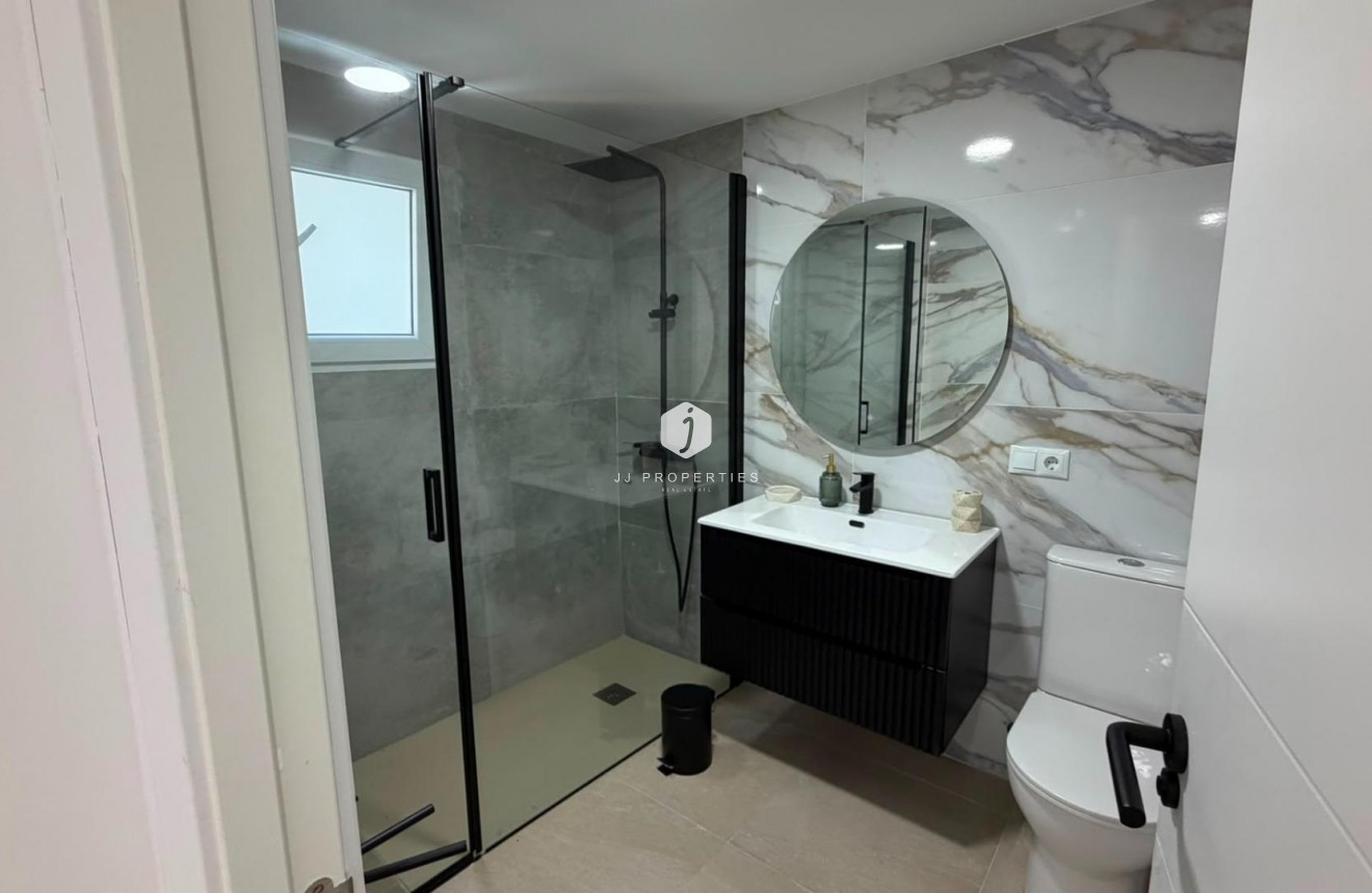 Resale - Apartment / flat -
Torrevieja - Playa del Cura