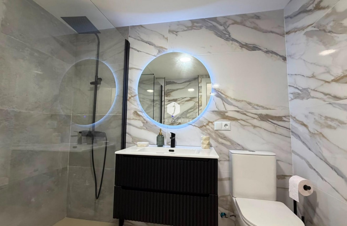 Resale - Apartment / flat -
Torrevieja - Playa del Cura