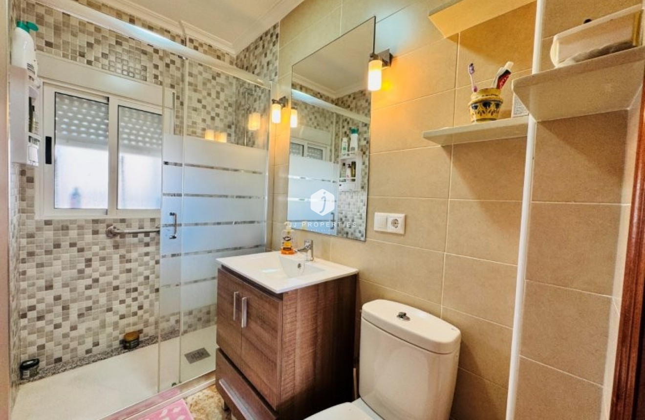 Resale - Apartment / flat -
La Mata - Costa Blanca