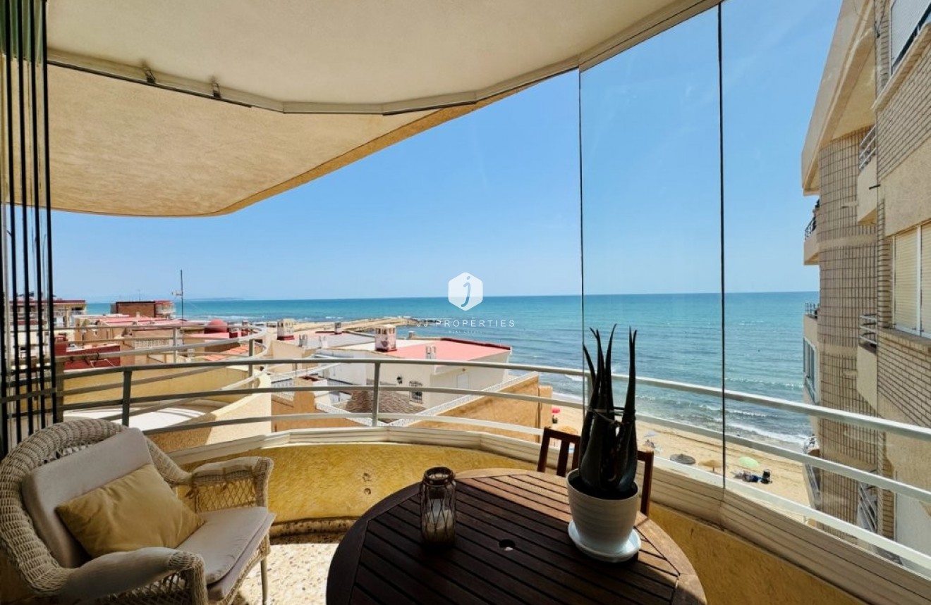 Resale - Apartment / flat -
La Mata - Costa Blanca