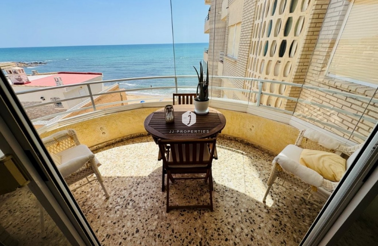 Resale - Apartment / flat -
La Mata - Costa Blanca