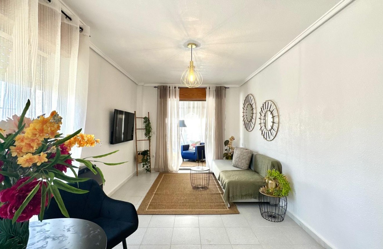 Z drugiej ręki - Mieszkanie w bloku -
Torrevieja - La Siesta - El Salado - Torreta