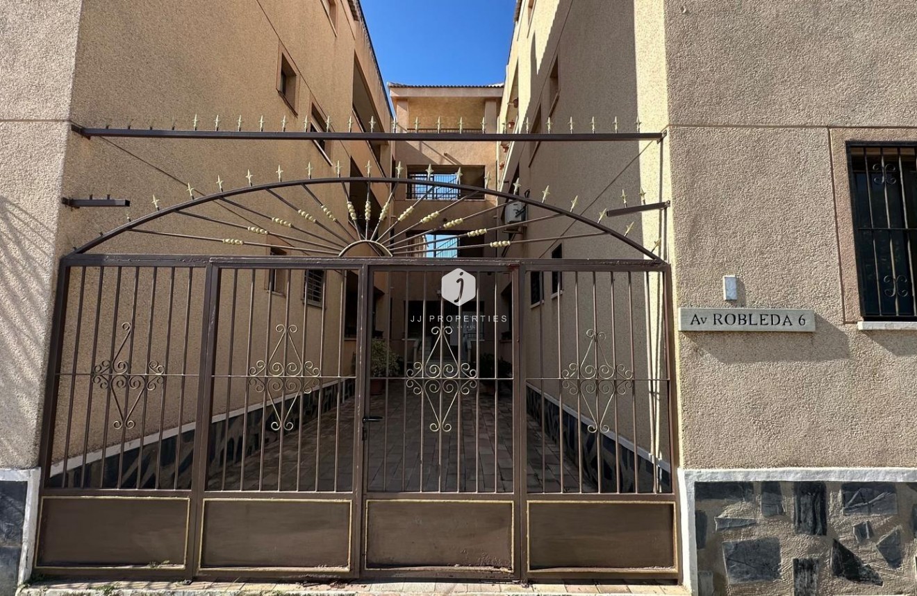 Z drugiej ręki - Mieszkanie w bloku -
Torrevieja - La Siesta - El Salado - Torreta