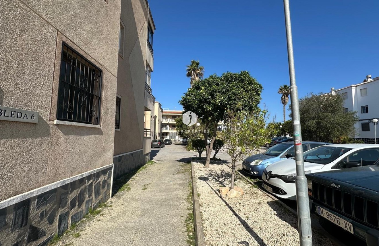 Z drugiej ręki - Mieszkanie w bloku -
Torrevieja - La Siesta - El Salado - Torreta