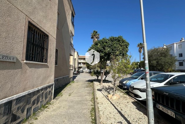 Z drugiej ręki - Mieszkanie w bloku -
Torrevieja - La Siesta - El Salado - Torreta