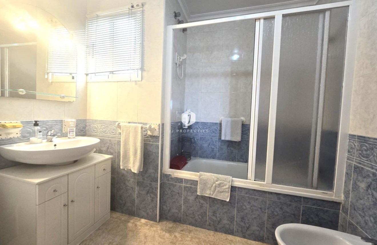 Aus zweiter Hand - Wohnung -
Torrevieja - Parque las naciones