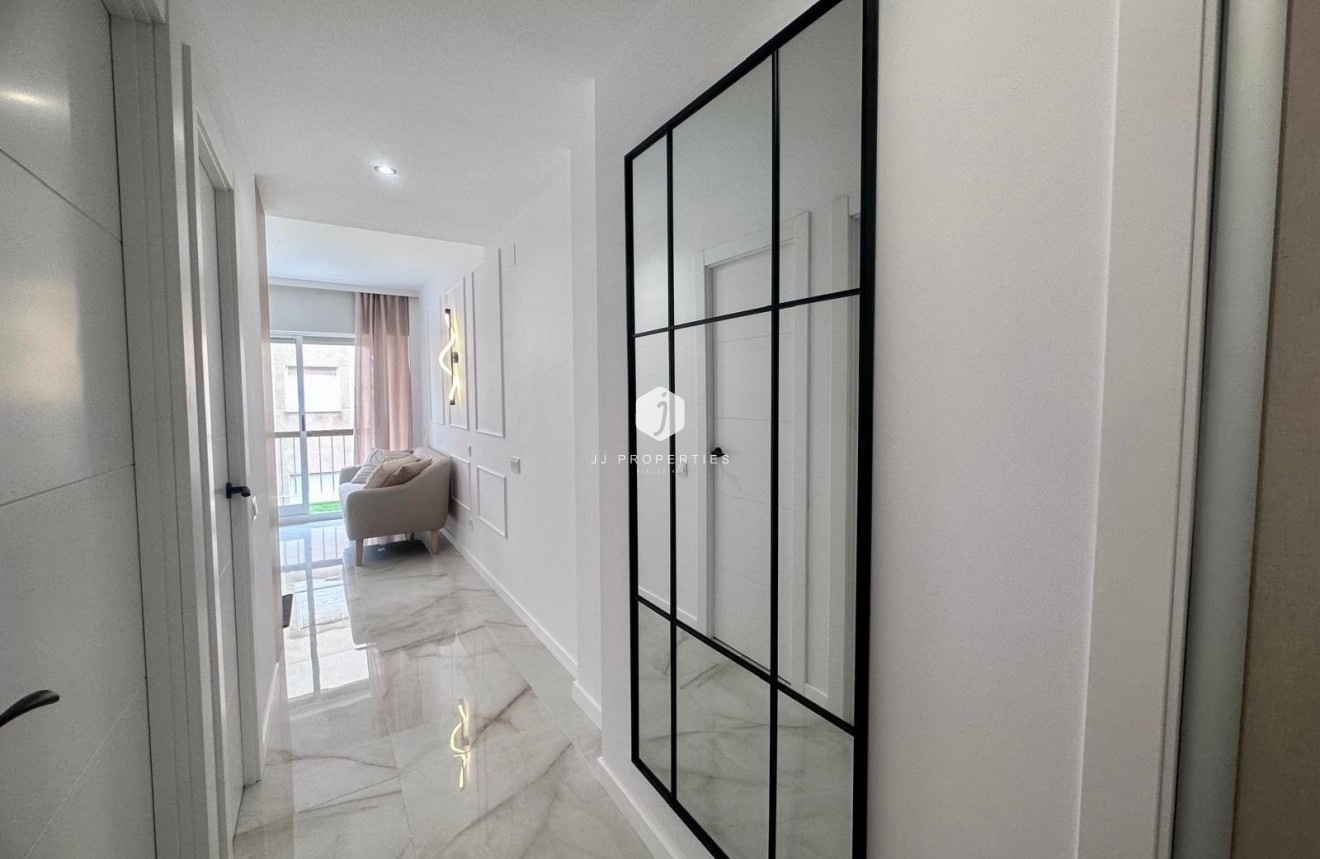 Tweedehands - Appartement / flat -
Torrevieja - Estacion de autobuses