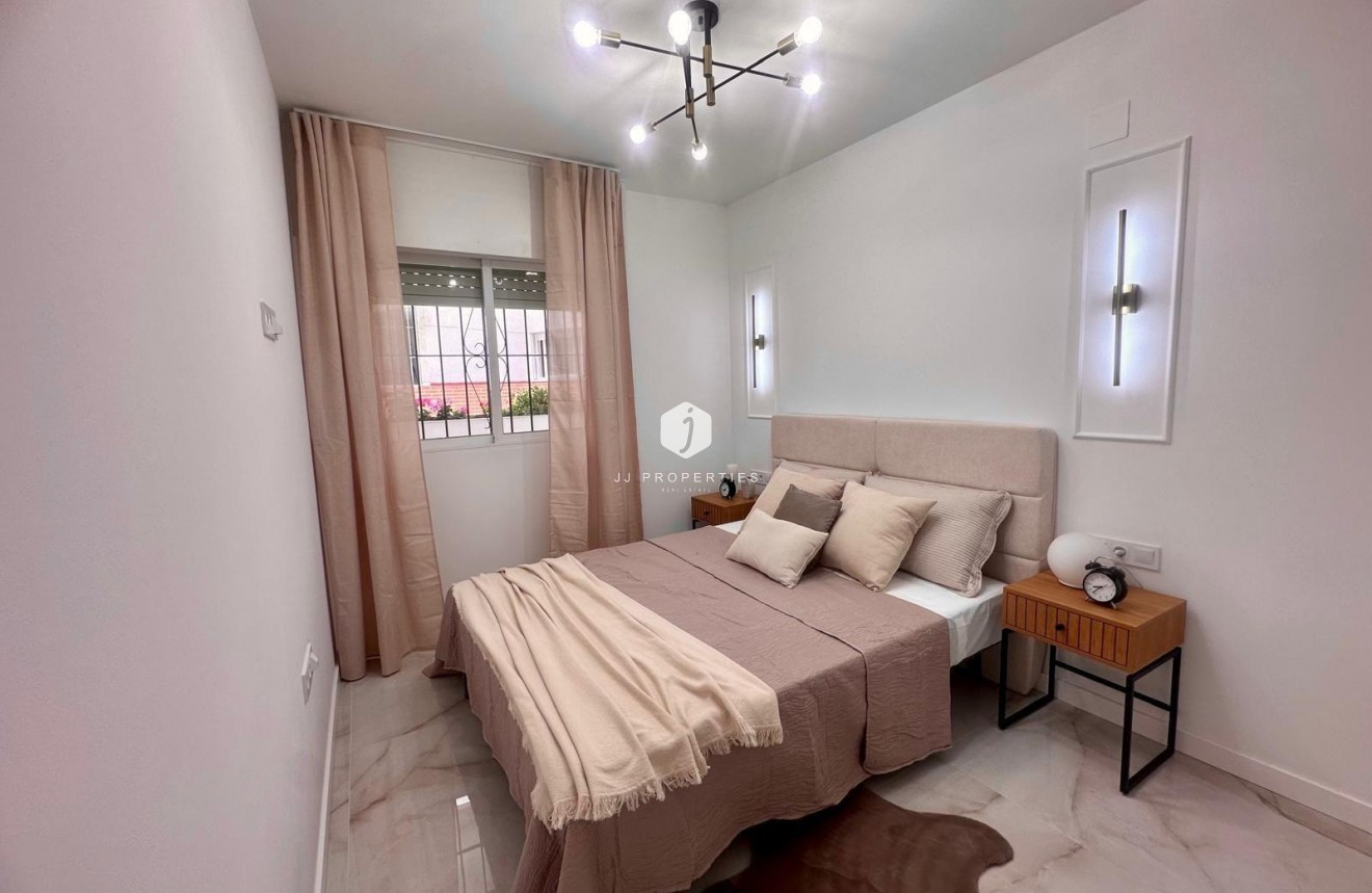 Tweedehands - Appartement / flat -
Torrevieja - Estacion de autobuses